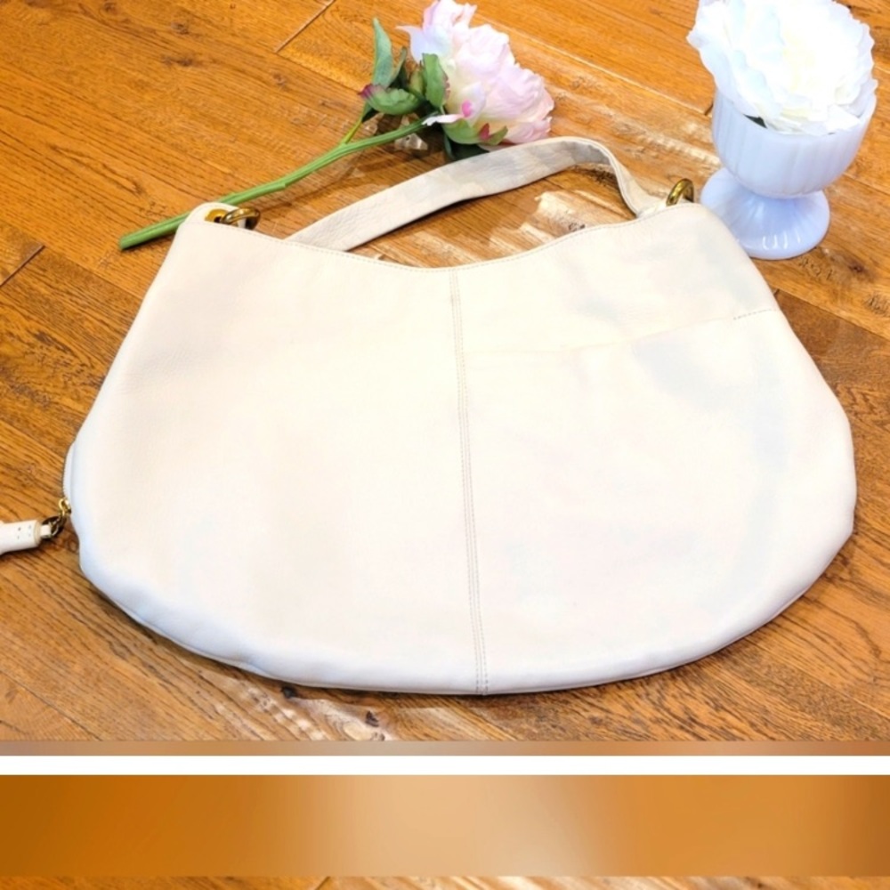 EUC Hobo single strap bag. Color birch